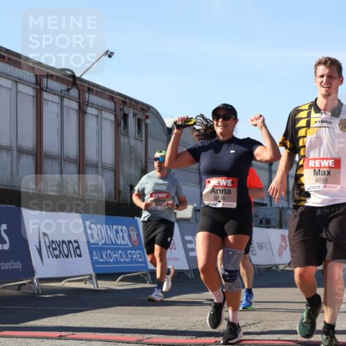 03.10.2025 - Köhlbrandbrückenlauf Luisa Fischer http://msf.ph/oto/9034529 03.10.2025 13:15:40 Ziel 4210, 4267, 4399, 4421, 4577, 4604, 4678, 4704, 4797, 4803, 4871, 4885, 4958, 4962, 5768, 5800, 5942, 6019, 6112 meine-sportfotos.de