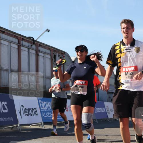 03.10.2025 - Köhlbrandbrückenlauf Luisa Fischer http://msf.ph/oto/9034531 03.10.2025 13:15:40 Ziel 4210, 4267, 4399, 4421, 4577, 4604, 4678, 4704, 4797, 4803, 4871, 4885, 4958, 4962, 5768, 5800, 5942, 6019, 6112 meine-sportfotos.de