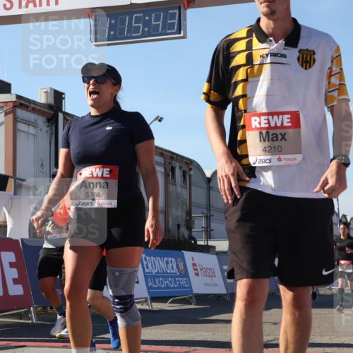 03.10.2025 - Köhlbrandbrückenlauf Luisa Fischer http://msf.ph/oto/9034538 03.10.2025 13:15:42 Ziel 4210, 4399, 4421, 4577, 4604, 4678, 4704, 4797, 4803, 4871, 4885, 4958, 5768, 5800, 5801, 5942, 6112, 6536 meine-sportfotos.de