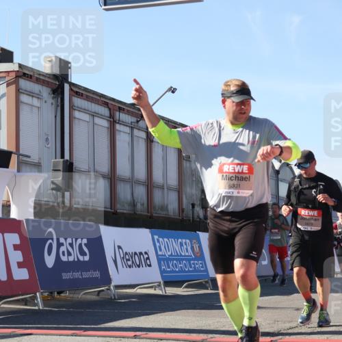 03.10.2025 - Köhlbrandbrückenlauf Luisa Fischer http://msf.ph/oto/9034555 03.10.2025 13:15:51 Ziel 4210, 4374, 4604, 4677, 4833, 4885, 5768, 5800, 5801, 5879, 6112, 6301, 6445, 6507, 6536 meine-sportfotos.de