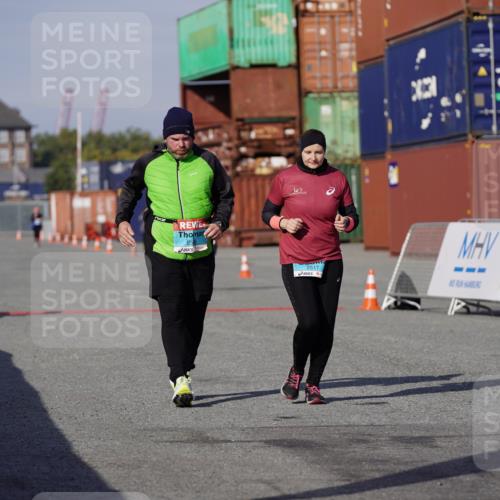 03.10.2025 - Köhlbrandbrückenlauf Michael Burmester http://msf.ph/oto/9034557 03.10.2025 10:44:27 Ziel 2517, 2545 meine-sportfotos.de