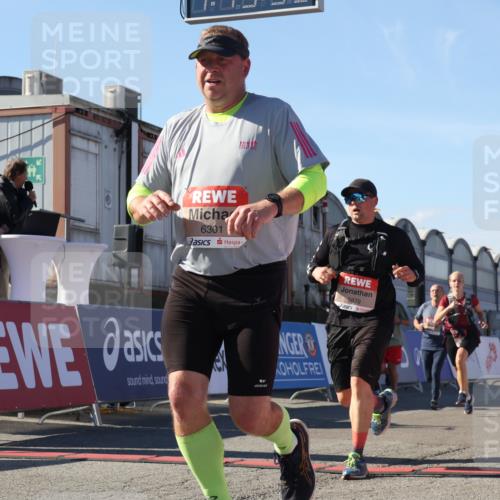 03.10.2025 - Köhlbrandbrückenlauf Luisa Fischer http://msf.ph/oto/9034559 03.10.2025 13:15:52 Ziel 4374, 4548, 4604, 4677, 4805, 4833, 4885, 5800, 5801, 5867, 5868, 5879, 6112, 6301, 6445, 6507, 6536 meine-sportfotos.de