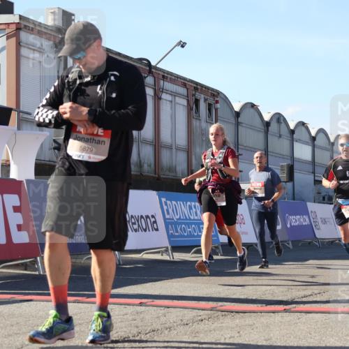 03.10.2025 - Köhlbrandbrückenlauf Luisa Fischer http://msf.ph/oto/9034564 03.10.2025 13:15:53 Ziel 4374, 4548, 4677, 4805, 4833, 4885, 5022, 5023, 5800, 5801, 5867, 5868, 5879, 6112, 6271, 6301, 6445, 6507, 6536 meine-sportfotos.de