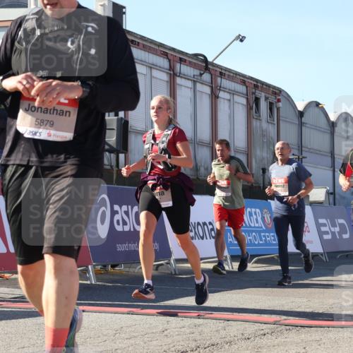 03.10.2025 - Köhlbrandbrückenlauf Luisa Fischer http://msf.ph/oto/9034568 03.10.2025 13:15:53 Ziel 4374, 4548, 4677, 4805, 4833, 4885, 5022, 5023, 5800, 5801, 5867, 5868, 5879, 6112, 6271, 6301, 6445, 6507, 6536 meine-sportfotos.de