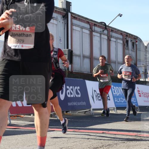 03.10.2025 - Köhlbrandbrückenlauf Luisa Fischer http://msf.ph/oto/9034570 03.10.2025 13:15:54 Ziel 4374, 4548, 4677, 4805, 4833, 4885, 5022, 5023, 5217, 5800, 5801, 5867, 5868, 5879, 6270, 6271, 6301, 6445, 6507, 6536 meine-sportfotos.de