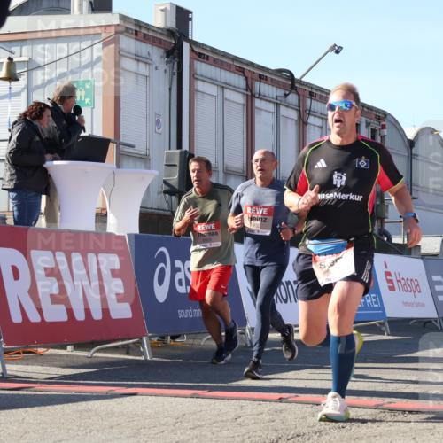 03.10.2025 - Köhlbrandbrückenlauf Luisa Fischer http://msf.ph/oto/9034575 03.10.2025 13:15:54 Ziel 4374, 4548, 4677, 4805, 4833, 4885, 5022, 5023, 5217, 5800, 5801, 5867, 5868, 5879, 6270, 6271, 6301, 6445, 6507, 6536 meine-sportfotos.de