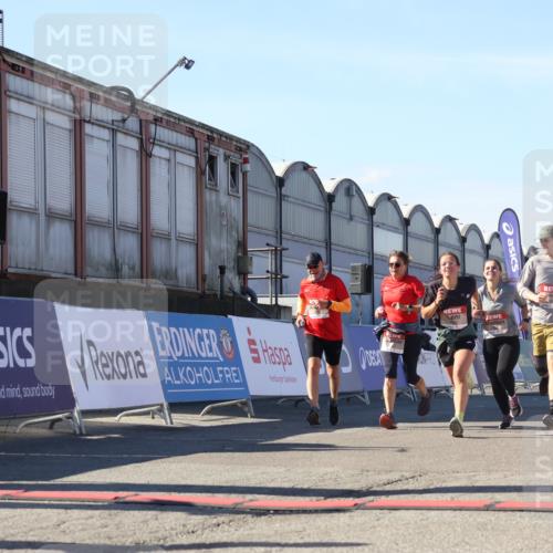 03.10.2025 - Köhlbrandbrückenlauf Luisa Fischer http://msf.ph/oto/9034582 03.10.2025 13:15:56 Ziel 4374, 4495, 4548, 4677, 4805, 4833, 5022, 5023, 5217, 5800, 5801, 5867, 5868, 5879, 6270, 6271, 6301, 6445, 6507, 6536 meine-sportfotos.de
