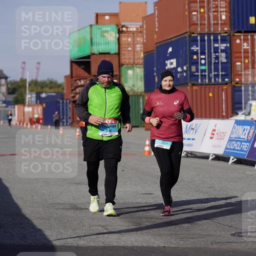 03.10.2025 - Köhlbrandbrückenlauf Michael Burmester http://msf.ph/oto/9034594 03.10.2025 10:44:29 Ziel 2517, 2545 meine-sportfotos.de