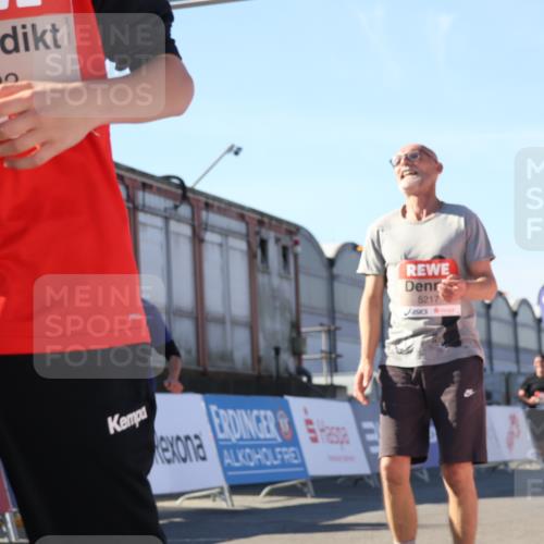 03.10.2025 - Köhlbrandbrückenlauf Luisa Fischer http://msf.ph/oto/9034609 03.10.2025 13:16:00 Ziel 4374, 4423, 4495, 4548, 4644, 4677, 4805, 4833, 5022, 5023, 5217, 5867, 5868, 5879, 6270, 6271, 6301, 6445, 6507, 6712 meine-sportfotos.de