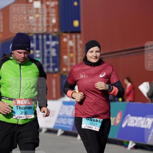 03.10.2025 - Köhlbrandbrückenlauf Michael Burmester http://msf.ph/oto/9034619 03.10.2025 10:44:31 Ziel 2517, 2545 meine-sportfotos.de