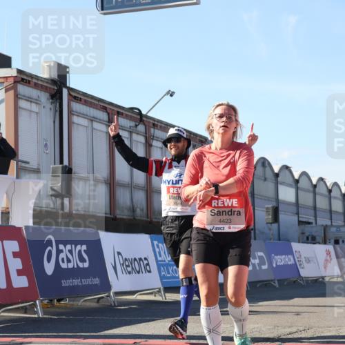03.10.2025 - Köhlbrandbrückenlauf Luisa Fischer http://msf.ph/oto/9034620 03.10.2025 13:16:05 Ziel 4311, 4374, 4423, 4495, 4548, 4644, 4805, 4833, 5022, 5023, 5068, 5217, 5336, 5867, 5868, 6270, 6271, 6507, 6712 meine-sportfotos.de