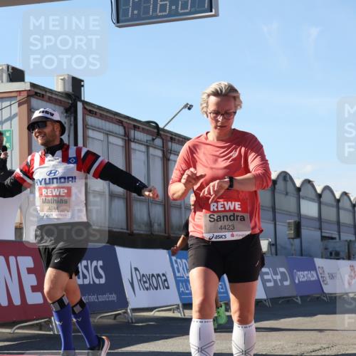 03.10.2025 - Köhlbrandbrückenlauf Luisa Fischer http://msf.ph/oto/9034623 03.10.2025 13:16:05 Ziel 4311, 4374, 4423, 4495, 4548, 4644, 4805, 4833, 5022, 5023, 5068, 5217, 5336, 5867, 5868, 6270, 6271, 6507, 6712 meine-sportfotos.de