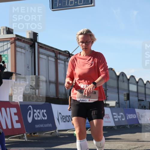 03.10.2025 - Köhlbrandbrückenlauf Luisa Fischer http://msf.ph/oto/9034626 03.10.2025 13:16:06 Ziel 4311, 4423, 4495, 4548, 4644, 4805, 4833, 5022, 5023, 5068, 5217, 5336, 5867, 5868, 6270, 6271, 6507, 6712 meine-sportfotos.de