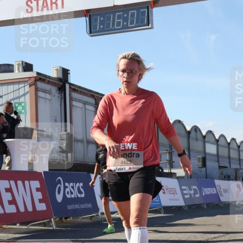 03.10.2025 - Köhlbrandbrückenlauf Luisa Fischer http://msf.ph/oto/9034628 03.10.2025 13:16:06 Ziel 4311, 4423, 4495, 4548, 4644, 4805, 4833, 5022, 5023, 5068, 5217, 5336, 5867, 5868, 6270, 6271, 6507, 6712 meine-sportfotos.de