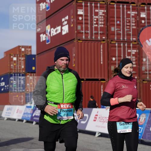 03.10.2025 - Köhlbrandbrückenlauf Michael Burmester http://msf.ph/oto/9034629 03.10.2025 10:44:33 Ziel  meine-sportfotos.de