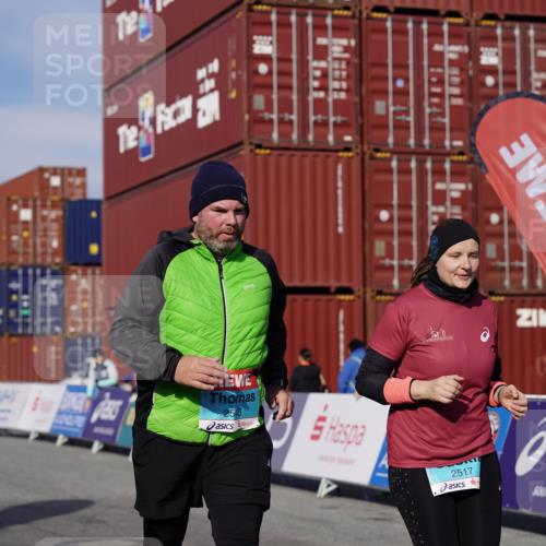 03.10.2025 - Köhlbrandbrückenlauf Michael Burmester http://msf.ph/oto/9034634 03.10.2025 10:44:34 Ziel 1389 meine-sportfotos.de