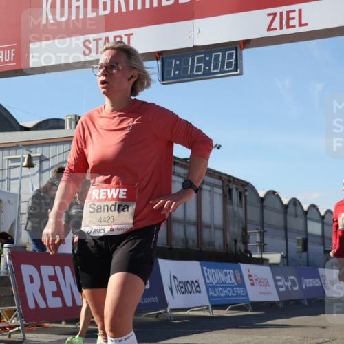 03.10.2025 - Köhlbrandbrückenlauf Luisa Fischer http://msf.ph/oto/9034635 03.10.2025 13:16:07 Ziel 4311, 4423, 4495, 4548, 4644, 4805, 5022, 5023, 5068, 5217, 5336, 5684, 5867, 5868, 6270, 6271, 6712 meine-sportfotos.de