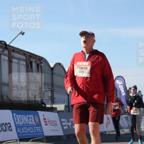 03.10.2025 - Köhlbrandbrückenlauf Luisa Fischer http://msf.ph/oto/9034638 03.10.2025 13:16:09 Ziel 4311, 4423, 4495, 4644, 4696, 5022, 5023, 5068, 5217, 5336, 5684, 5806, 6270, 6271, 6712 meine-sportfotos.de