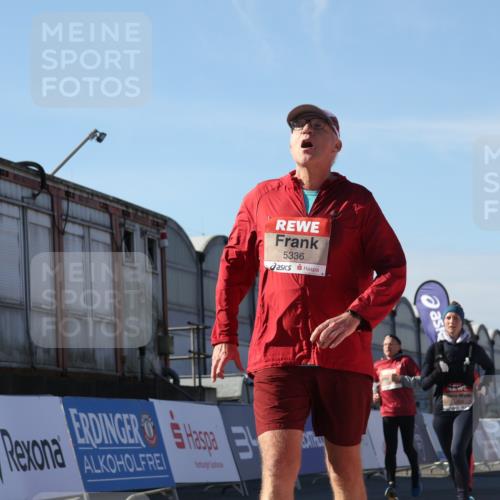 03.10.2025 - Köhlbrandbrückenlauf Luisa Fischer http://msf.ph/oto/9034641 03.10.2025 13:16:09 Ziel 4311, 4423, 4495, 4644, 4696, 5022, 5023, 5068, 5217, 5336, 5684, 5806, 6270, 6271, 6712 meine-sportfotos.de