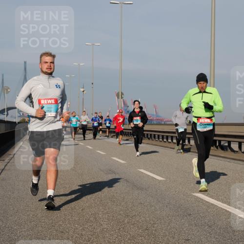 03.10.2025 - Köhlbrandbrückenlauf Fabian Wolf http://msf.ph/oto/9034643 03.10.2025 09:48:54 Position 3 3802, 1091 meine-sportfotos.de