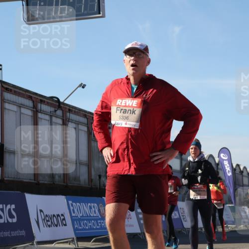 03.10.2025 - Köhlbrandbrückenlauf Luisa Fischer http://msf.ph/oto/9034646 03.10.2025 13:16:10 Ziel 4311, 4423, 4495, 4644, 4696, 5068, 5217, 5336, 5684, 5806, 6270, 6712 meine-sportfotos.de