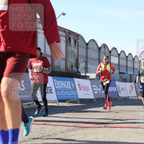 03.10.2025 - Köhlbrandbrückenlauf Luisa Fischer http://msf.ph/oto/9034652 03.10.2025 13:16:12 Ziel 4311, 4423, 4644, 4696, 5068, 5336, 5684, 5806, 6712 meine-sportfotos.de
