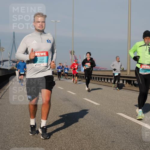 03.10.2025 - Köhlbrandbrückenlauf Fabian Wolf http://msf.ph/oto/9034653 03.10.2025 09:48:55 Position 3 3802, 1091 meine-sportfotos.de