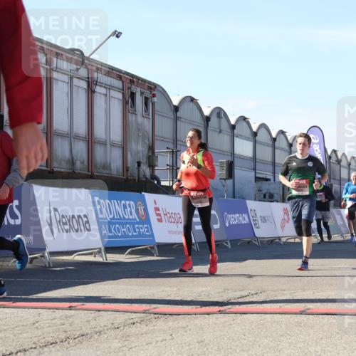 03.10.2025 - Köhlbrandbrückenlauf Luisa Fischer http://msf.ph/oto/9034655 03.10.2025 13:16:12 Ziel 4311, 4423, 4644, 4696, 5068, 5336, 5684, 5806, 6712 meine-sportfotos.de
