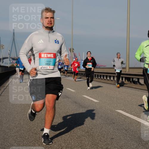 03.10.2025 - Köhlbrandbrückenlauf Fabian Wolf http://msf.ph/oto/9034657 03.10.2025 09:48:55 Position 3 3802, 1091 meine-sportfotos.de
