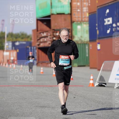 03.10.2025 - Köhlbrandbrückenlauf Michael Burmester http://msf.ph/oto/9034668 03.10.2025 10:44:51 Ziel 2483 meine-sportfotos.de