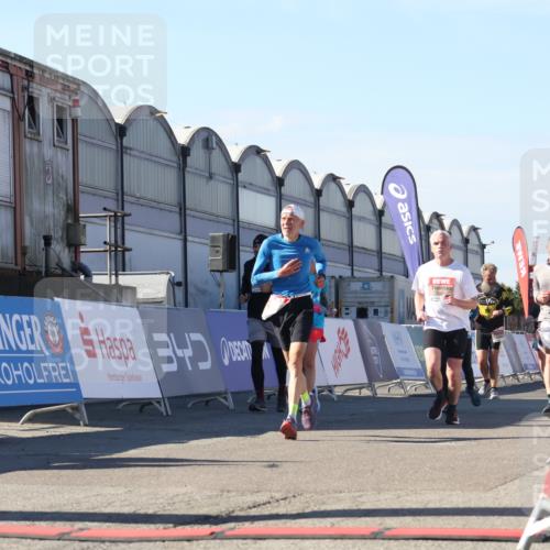 03.10.2025 - Köhlbrandbrückenlauf Luisa Fischer http://msf.ph/oto/9034673 03.10.2025 13:16:15 Ziel 4311, 4317, 4347, 4563, 4644, 4696, 4928, 5032, 5068, 5336, 5684, 5806, 5836, 6712, 6771 meine-sportfotos.de