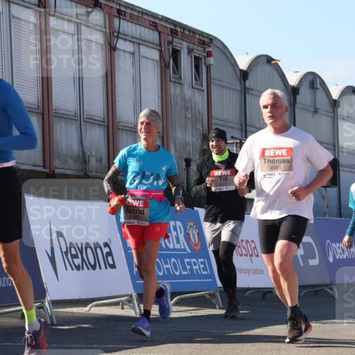 03.10.2025 - Köhlbrandbrückenlauf Luisa Fischer http://msf.ph/oto/9034690 03.10.2025 13:16:18 Ziel 4144, 4311, 4317, 4347, 4414, 4563, 4696, 4928, 4952, 5032, 5068, 5336, 5684, 5806, 5836, 6761, 6771 meine-sportfotos.de