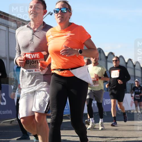 03.10.2025 - Köhlbrandbrückenlauf Luisa Fischer http://msf.ph/oto/9034707 03.10.2025 13:16:20 Ziel 4144, 4317, 4347, 4414, 4563, 4696, 4928, 4952, 5032, 5068, 5498, 5684, 5806, 5836, 5983, 6761, 6771 meine-sportfotos.de