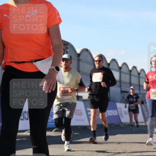 03.10.2025 - Köhlbrandbrückenlauf Luisa Fischer http://msf.ph/oto/9034711 03.10.2025 13:16:21 Ziel 4144, 4317, 4347, 4414, 4563, 4586, 4696, 4928, 4952, 5032, 5068, 5498, 5684, 5806, 5836, 5983, 6761, 6771 meine-sportfotos.de