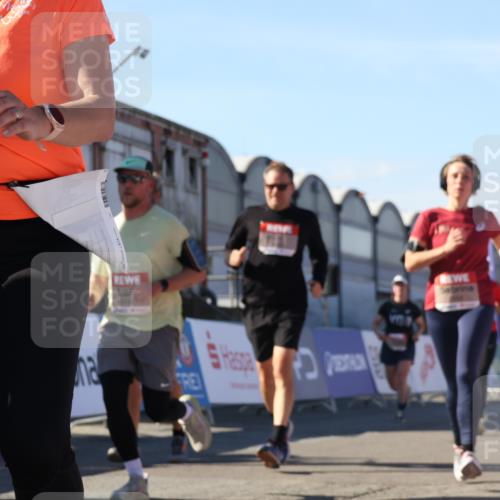 03.10.2025 - Köhlbrandbrückenlauf Luisa Fischer http://msf.ph/oto/9034712 03.10.2025 13:16:21 Ziel 4144, 4317, 4347, 4414, 4563, 4586, 4696, 4928, 4952, 5032, 5068, 5498, 5684, 5806, 5836, 5983, 6761, 6771 meine-sportfotos.de