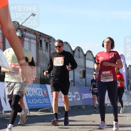 03.10.2025 - Köhlbrandbrückenlauf Luisa Fischer http://msf.ph/oto/9034715 03.10.2025 13:16:22 Ziel 4144, 4146, 4317, 4347, 4414, 4563, 4586, 4696, 4928, 4952, 5032, 5498, 5684, 5806, 5836, 5983, 6761, 6771 meine-sportfotos.de