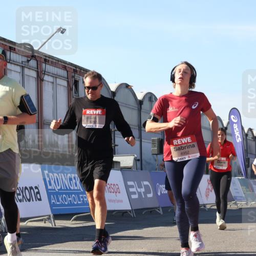 03.10.2025 - Köhlbrandbrückenlauf Luisa Fischer http://msf.ph/oto/9034716 03.10.2025 13:16:22 Ziel 4144, 4146, 4317, 4347, 4414, 4563, 4586, 4696, 4928, 4952, 5032, 5498, 5684, 5806, 5836, 5983, 6761, 6771 meine-sportfotos.de