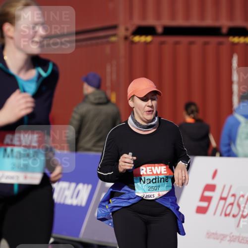 03.10.2025 - Köhlbrandbrückenlauf Michael Burmester http://msf.ph/oto/9034719 03.10.2025 10:45:09 Ziel 2428, 2507 meine-sportfotos.de