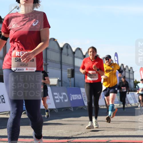 03.10.2025 - Köhlbrandbrückenlauf Luisa Fischer http://msf.ph/oto/9034727 03.10.2025 13:16:24 Ziel 4144, 4146, 4314, 4317, 4347, 4408, 4414, 4563, 4586, 4696, 4928, 4952, 5032, 5498, 5570, 5806, 5815, 5836, 5983, 6353, 6761, 6771, 6812 meine-sportfotos.de