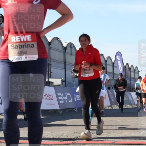 03.10.2025 - Köhlbrandbrückenlauf Luisa Fischer http://msf.ph/oto/9034731 03.10.2025 13:16:24 Ziel 4144, 4146, 4314, 4317, 4347, 4408, 4414, 4563, 4586, 4696, 4928, 4952, 5032, 5498, 5570, 5806, 5815, 5836, 5983, 6353, 6761, 6771, 6812 meine-sportfotos.de