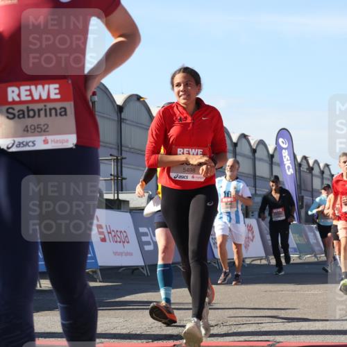 03.10.2025 - Köhlbrandbrückenlauf Luisa Fischer http://msf.ph/oto/9034736 03.10.2025 13:16:25 Ziel 4144, 4146, 4314, 4317, 4347, 4408, 4414, 4563, 4586, 4928, 4952, 5032, 5498, 5570, 5806, 5815, 5836, 5983, 6353, 6761, 6771, 6812 meine-sportfotos.de