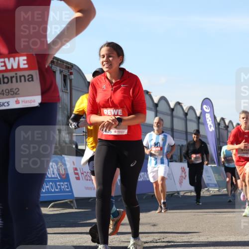 03.10.2025 - Köhlbrandbrückenlauf Luisa Fischer http://msf.ph/oto/9034738 03.10.2025 13:16:25 Ziel 4144, 4146, 4314, 4317, 4347, 4408, 4414, 4563, 4586, 4928, 4952, 5032, 5498, 5570, 5806, 5815, 5836, 5983, 6353, 6761, 6771, 6812 meine-sportfotos.de