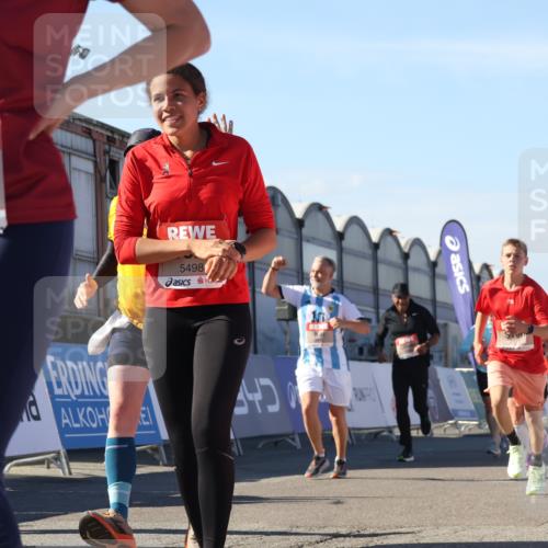 03.10.2025 - Köhlbrandbrückenlauf Luisa Fischer http://msf.ph/oto/9034739 03.10.2025 13:16:25 Ziel 4144, 4146, 4314, 4317, 4347, 4408, 4414, 4563, 4586, 4928, 4952, 5032, 5498, 5570, 5806, 5815, 5836, 5983, 6353, 6761, 6771, 6812 meine-sportfotos.de