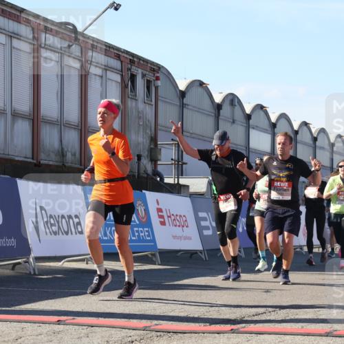 03.10.2025 - Köhlbrandbrückenlauf Luisa Fischer http://msf.ph/oto/9034788 03.10.2025 13:16:40 Ziel 4036, 4235, 4314, 4330, 4356, 4408, 4431, 4551, 4813, 5104, 5570, 5630, 5694, 6208, 6299, 6353, 6377, 6746, 6812 meine-sportfotos.de