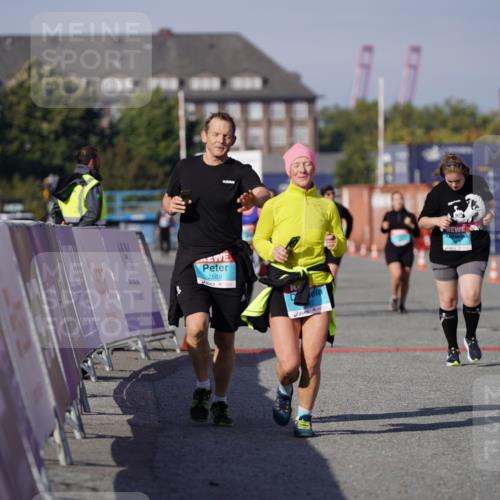 03.10.2025 - Köhlbrandbrückenlauf Michael Burmester http://msf.ph/oto/9034799 03.10.2025 10:45:35 Ziel 2582, 2589, 3370, 3824 meine-sportfotos.de