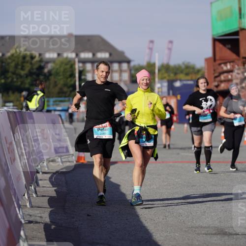 03.10.2025 - Köhlbrandbrückenlauf Michael Burmester http://msf.ph/oto/9034805 03.10.2025 10:45:36 Ziel 2582, 2589, 3370, 3824 meine-sportfotos.de