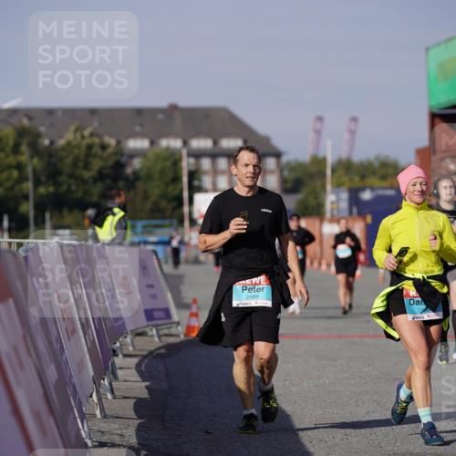 03.10.2025 - Köhlbrandbrückenlauf Michael Burmester http://msf.ph/oto/9034813 03.10.2025 10:45:36 Ziel 2582, 2589, 3370, 3824 meine-sportfotos.de