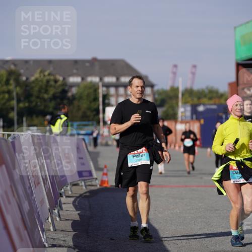 03.10.2025 - Köhlbrandbrückenlauf Michael Burmester http://msf.ph/oto/9034819 03.10.2025 10:45:37 Ziel 2582, 2589, 3370, 3824 meine-sportfotos.de