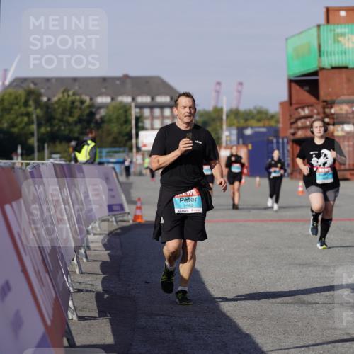 03.10.2025 - Köhlbrandbrückenlauf Michael Burmester http://msf.ph/oto/9034828 03.10.2025 10:45:38 Ziel 2582, 2589, 3370, 3824 meine-sportfotos.de