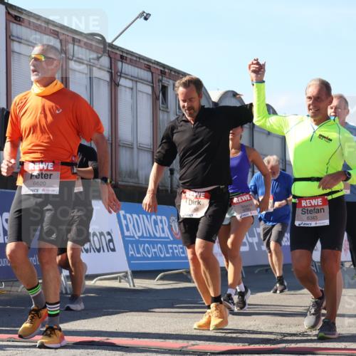 03.10.2025 - Köhlbrandbrückenlauf Luisa Fischer http://msf.ph/oto/9034834 03.10.2025 13:16:47 Ziel 4235, 4330, 4356, 4431, 4551, 4813, 5028, 5053, 5099, 5166, 5385, 5386, 6286, 6299, 6340, 6343, 6620, 6697, 6746, 6785 meine-sportfotos.de
